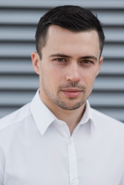 صورة الدكتور اكرم بن عياد